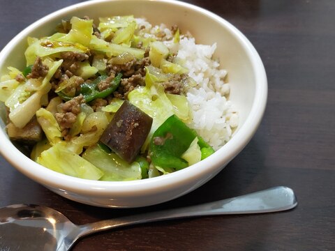 カレー風味！ひき肉野菜炒めののっけ丼